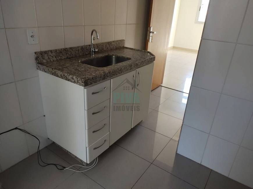 Foto 4 de Apartamento com 3 Quartos para alugar, 60m² em Caiçaras, Belo Horizonte
