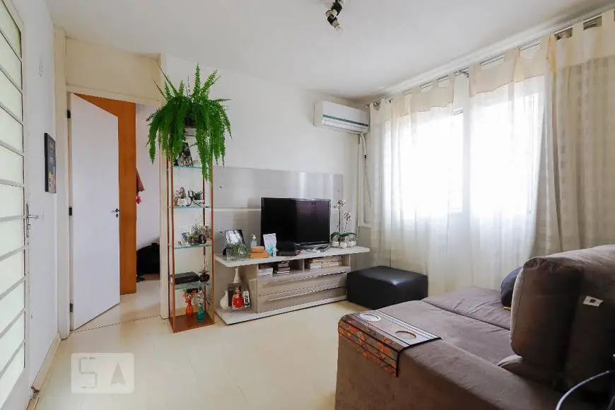 Foto 4 de Apartamento com 3 Quartos para alugar, 55m² em Sarandi, Porto Alegre