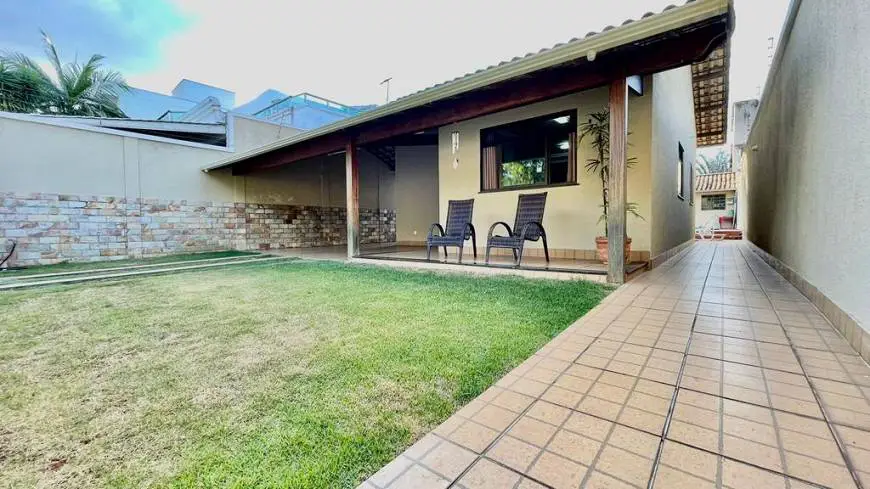Foto 1 de Casa com 3 Quartos à venda, 384m² em Braúnas, Belo Horizonte