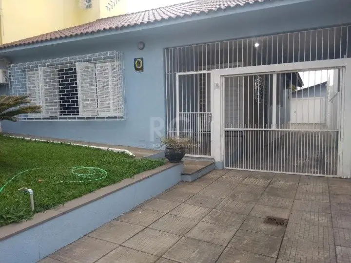 Foto 2 de Casa com 3 Quartos à venda, 594m² em Medianeira, Porto Alegre