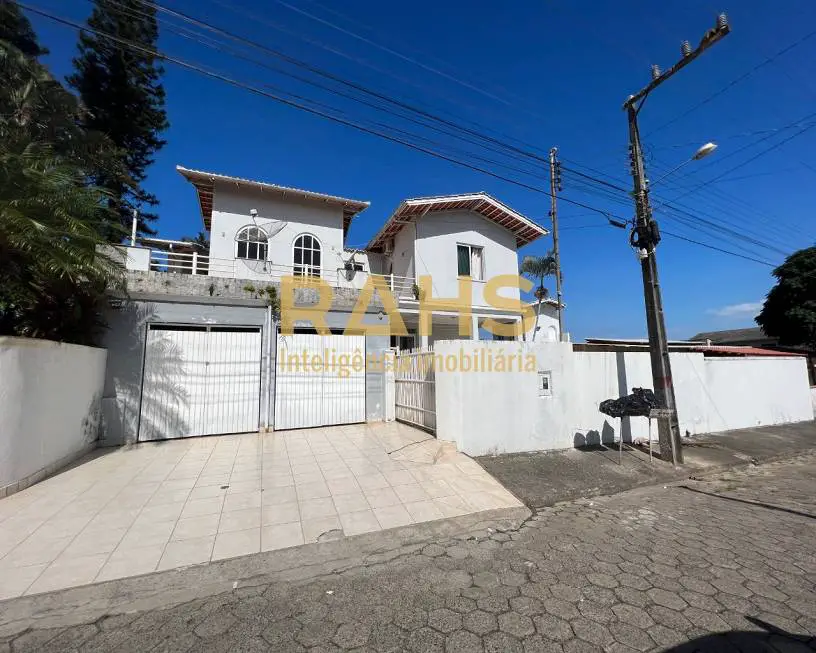 Foto 1 de Casa com 4 Quartos à venda, 381m² em Armação, Penha