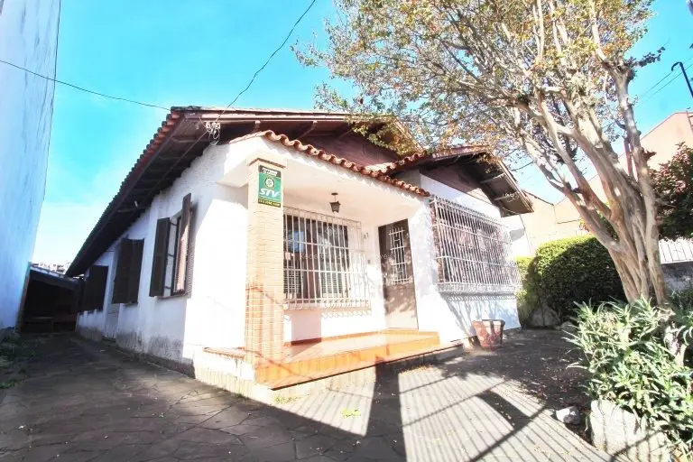 Foto 1 de Casa com 4 Quartos à venda, 200m² em Medianeira, Porto Alegre