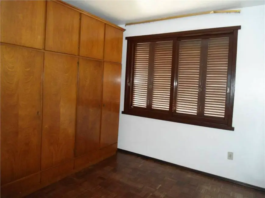 Foto 5 de Casa com 4 Quartos à venda, 237m² em Medianeira, Porto Alegre