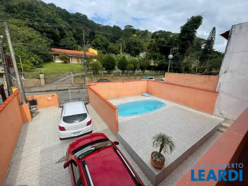Foto 1 de Casa com 4 Quartos para alugar, 144m² em Ponta de Baixo, São José