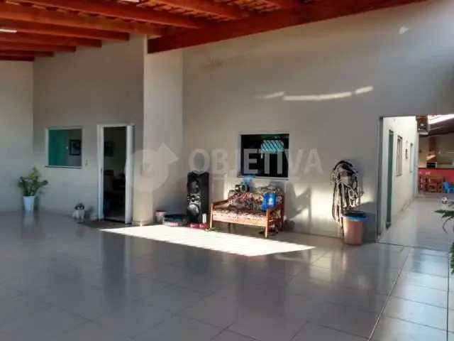 Foto 1 de Casa com 4 Quartos à venda, 210m² em Residencial Gramado, Uberlândia