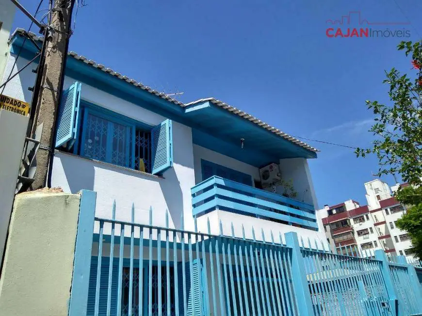 Foto 2 de Casa com 4 Quartos à venda, 202m² em Santana, Porto Alegre