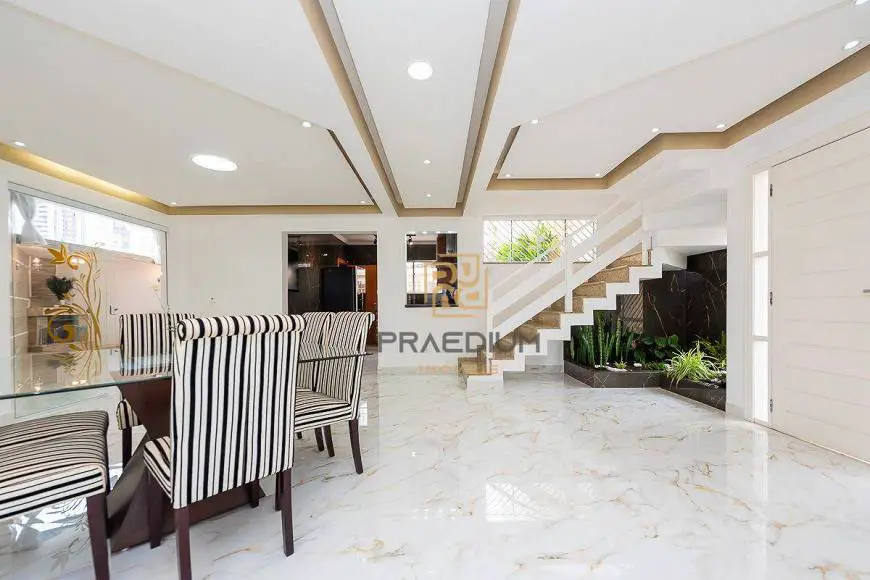Foto 1 de Casa de Condomínio com 3 Quartos à venda, 253m² em Mercês, Curitiba