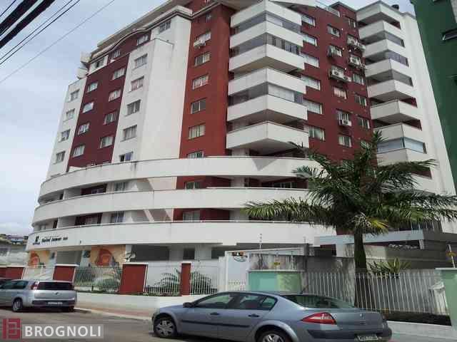 Foto 1 de Apartamento com 3 Quartos para alugar, 94m² em Barreiros, São José
