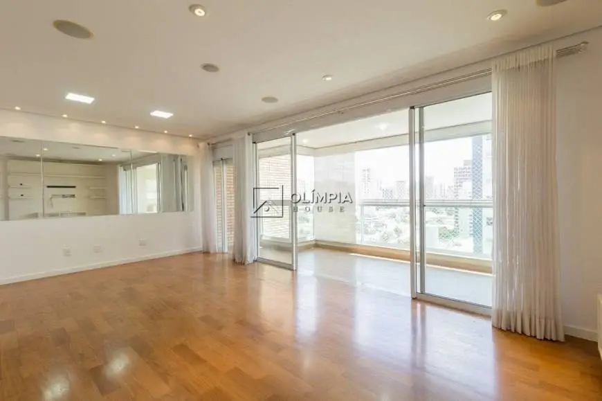 Foto 1 de Apartamento com 3 Quartos para alugar, 154m² em Brooklin, São Paulo