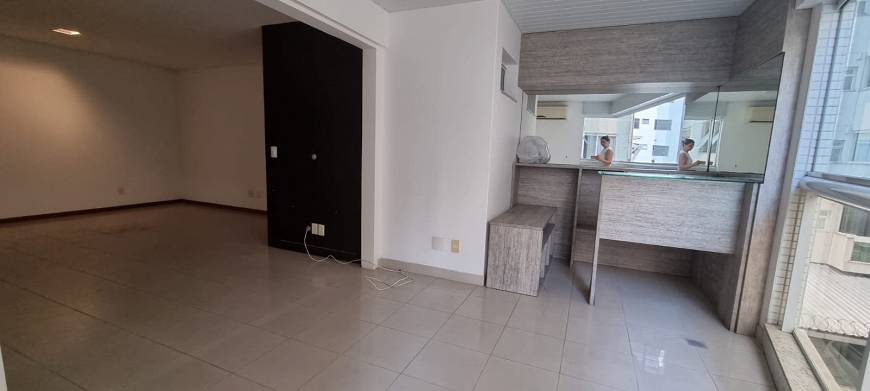 Foto 3 de Apartamento com 3 Quartos à venda, 120m² em Itapuã, Vila Velha