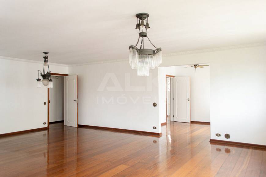 Foto 3 de Apartamento com 4 Quartos para alugar, 180m² em Itaim Bibi, São Paulo