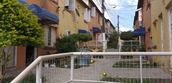 Foto 2 de Casa com 2 Quartos à venda, 73m² em Santo Antônio, Porto Alegre