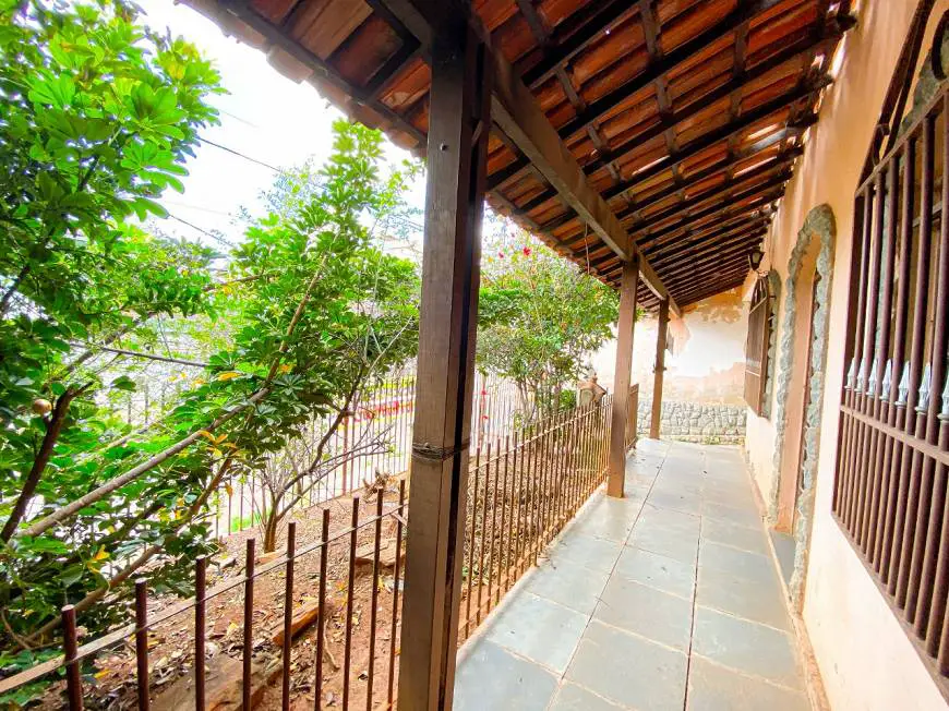 Foto 1 de Casa com 5 Quartos à venda, 350m² em Castelo, Belo Horizonte