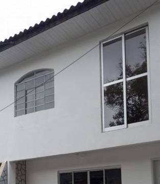 Foto 1 de Casa de Condomínio com 3 Quartos para alugar, 70m² em Novo Mundo, Curitiba