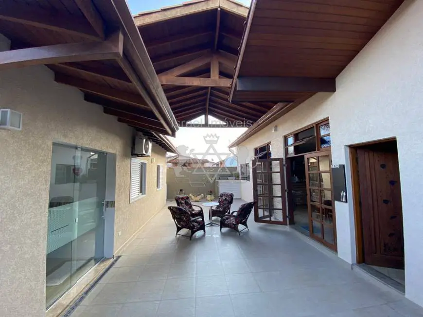 Foto 1 de Sobrado com 4 Quartos à venda, 260m² em Pontal de Santa Marina, Caraguatatuba