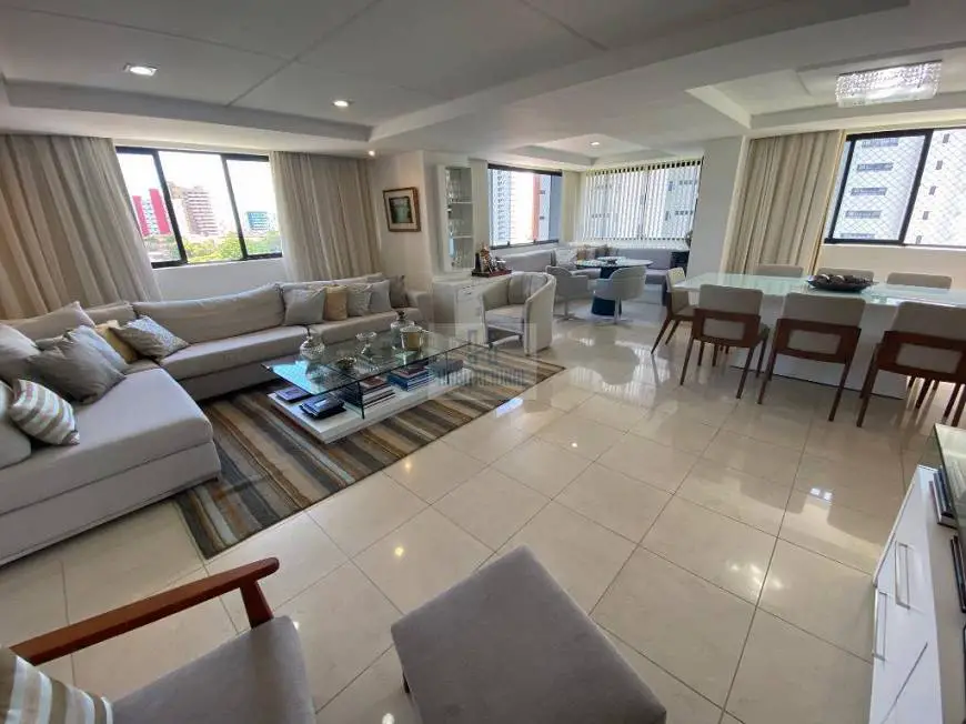 Foto 4 de Apartamento com 3 Quartos à venda, 234m² em Candelária, Natal