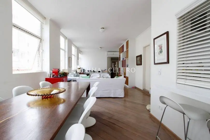 Foto 1 de Apartamento com 3 Quartos para alugar, 154m² em Jardim América, São Paulo