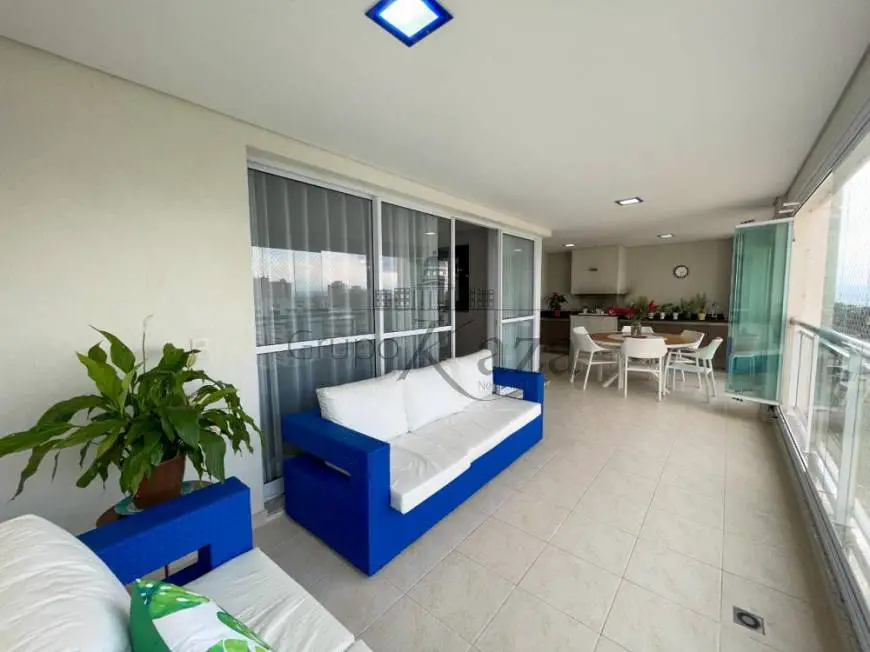 Foto 3 de Apartamento com 4 Quartos à venda, 233m² em Vila Adyana, São José dos Campos