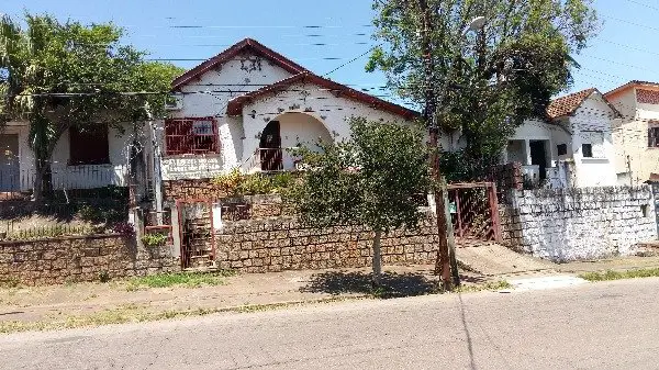 Foto 2 de Casa com 2 Quartos à venda, 128m² em Medianeira, Porto Alegre