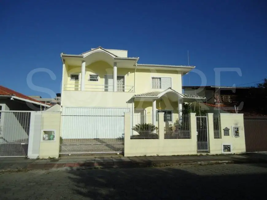 Foto 1 de Casa com 3 Quartos à venda, 293m² em Córrego Grande, Florianópolis
