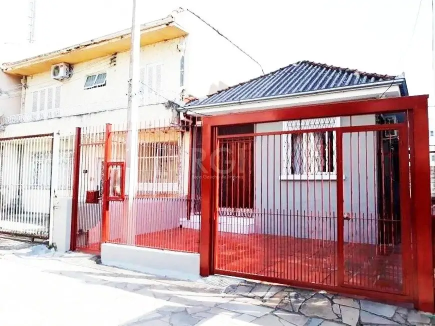 Foto 1 de Casa com 3 Quartos à venda, 170m² em Santa Maria Goretti, Porto Alegre