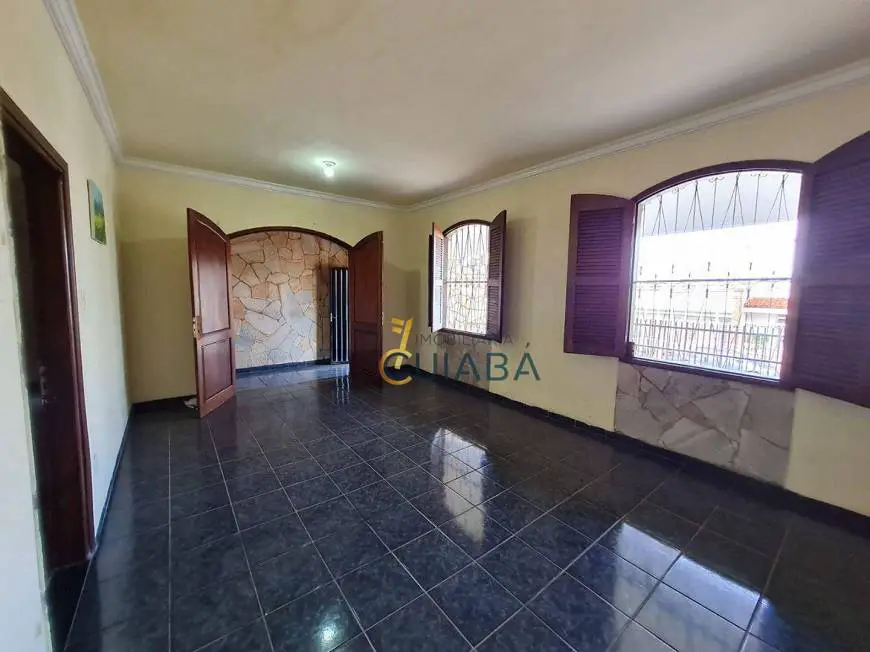 Foto 2 de Casa com 4 Quartos à venda, 231m² em Bandeirantes, Cuiabá