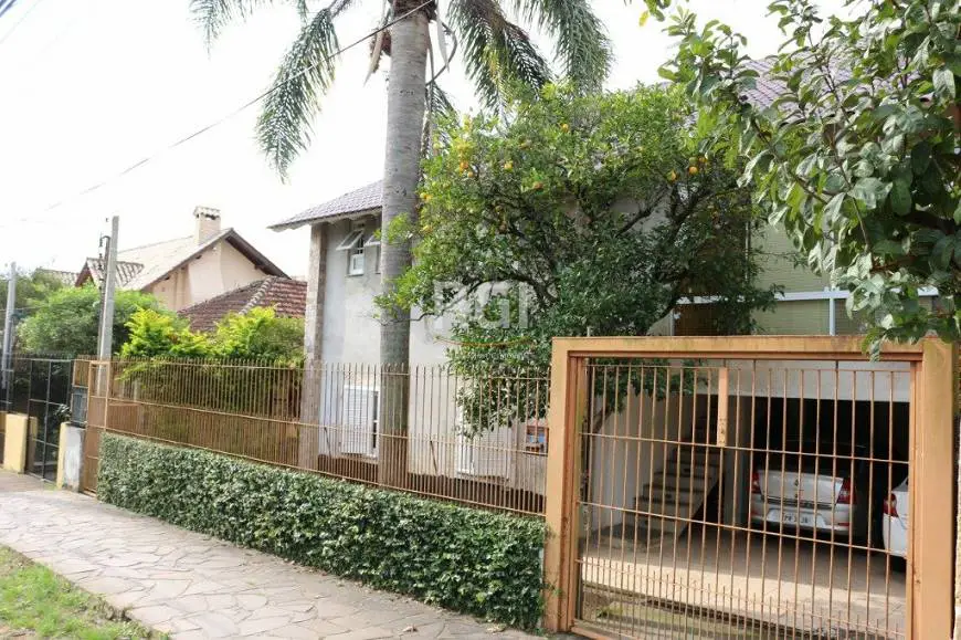 Foto 1 de Casa com 4 Quartos à venda, 279m² em Nonoai, Porto Alegre