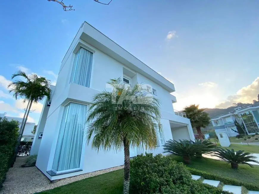Foto 1 de Casa com 4 Quartos à venda, 500m² em Praia Brava, Itajaí