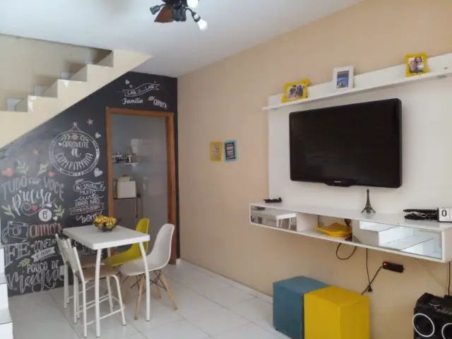 Foto 1 de Casa de Condomínio com 2 Quartos à venda, 100m² em Vila Dagmar, Belford Roxo