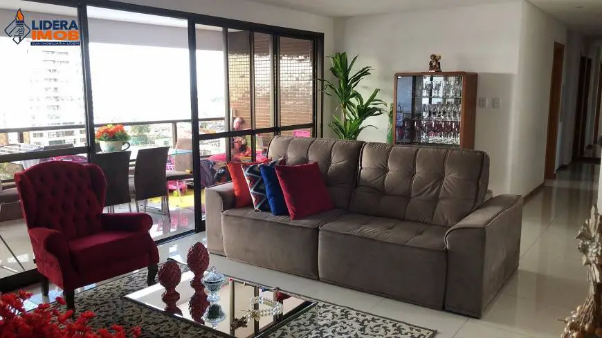 Foto 1 de Apartamento com 4 Quartos à venda, 170m² em Santa Mônica, Feira de Santana