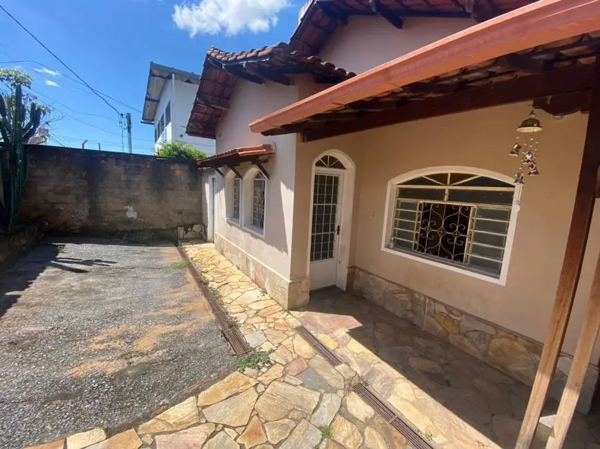 Foto 1 de Casa com 3 Quartos à venda, 360m² em Jardim Leblon, Belo Horizonte