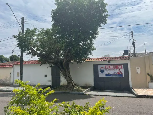 Foto 2 de Casa com 3 Quartos à venda, 205m² em Parque Dez de Novembro, Manaus