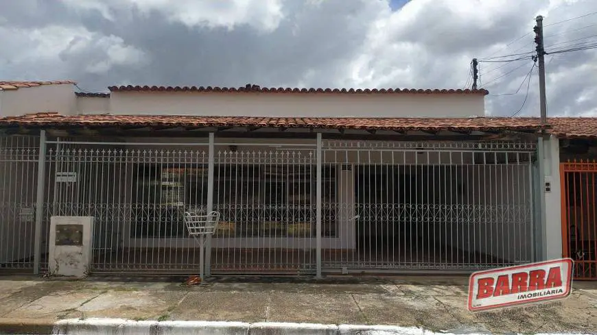 Foto 1 de Casa com 3 Quartos para alugar, 250m² em Taguatinga Norte, Taguatinga