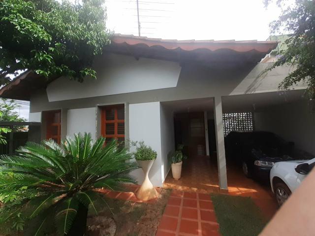 Foto 1 de Casa com 4 Quartos à venda, 400m² em Setor Leste Universitário, Goiânia