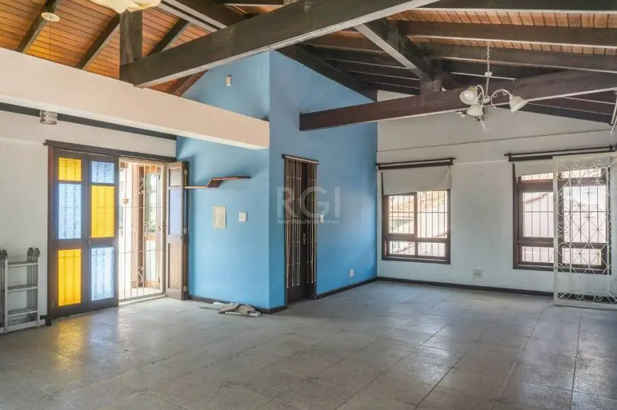 Foto 3 de Casa com 5 Quartos à venda, 297m² em Chácara das Pedras, Porto Alegre