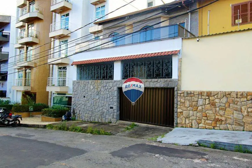 Foto 1 de Casa com 5 Quartos à venda, 188m² em Jardim das Laranjeiras, Juiz de Fora