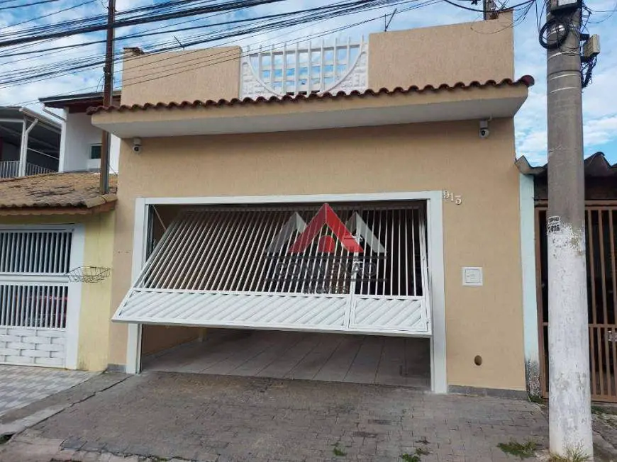 Foto 1 de Sobrado com 3 Quartos à venda, 220m² em Vila Figueira, Suzano