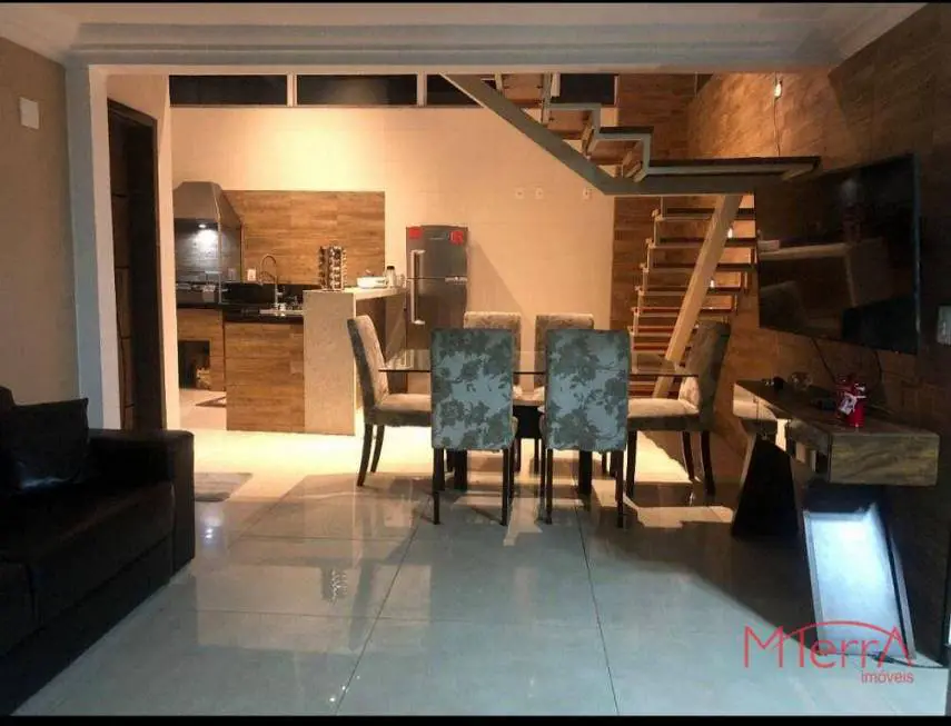 Foto 2 de Apartamento com 4 Quartos à venda, 200m² em Praia do Canto, Vitória