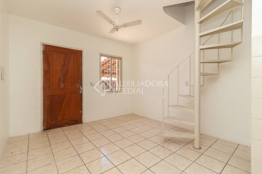 Foto 1 de Casa de Condomínio com 2 Quartos para alugar, 86m² em Hípica, Porto Alegre