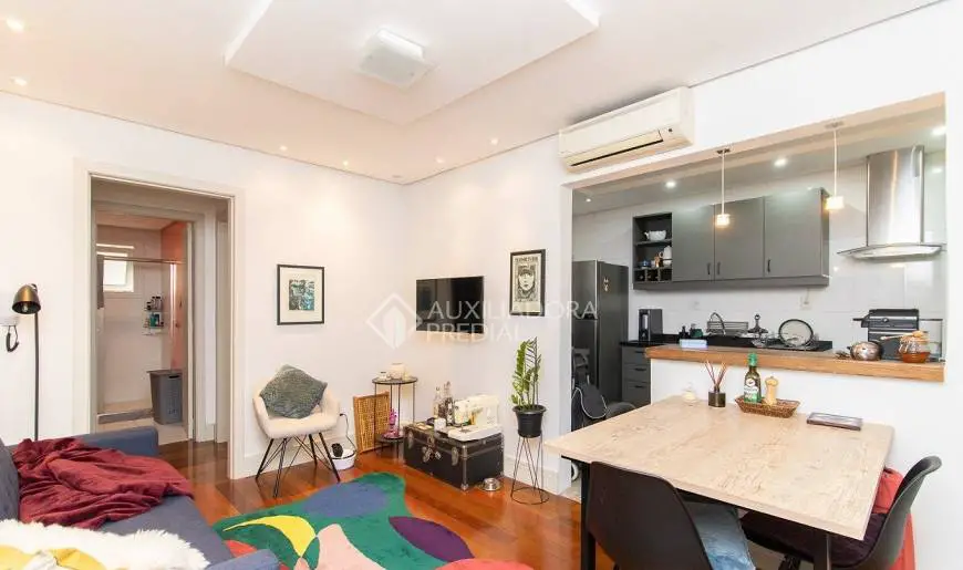 Foto 2 de Apartamento com 1 Quarto à venda, 58m² em Auxiliadora, Porto Alegre