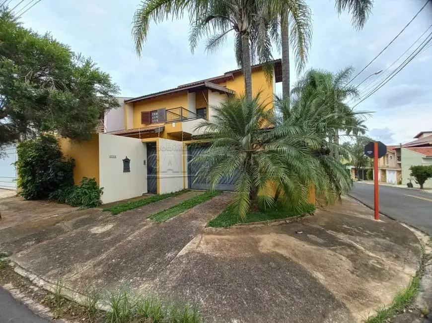 Foto 1 de Casa com 3 Quartos para alugar, 243m² em Jardim Cardinalli, São Carlos