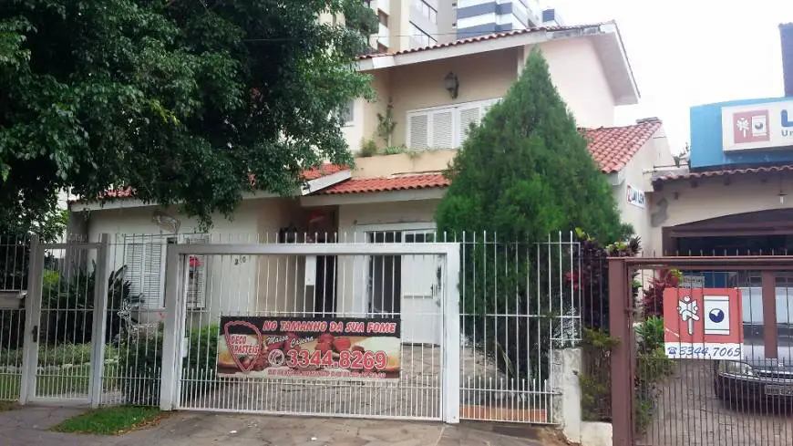 Foto 2 de Casa com 3 Quartos à venda, 237m² em Jardim Planalto, Porto Alegre