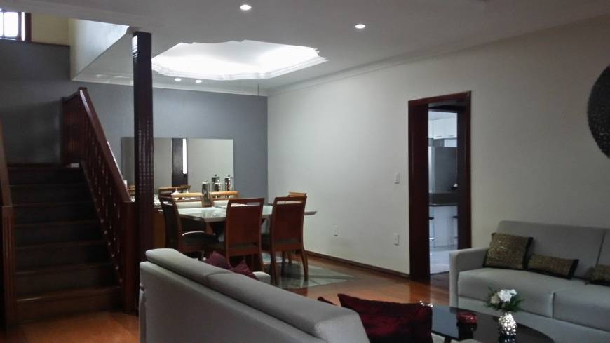 Foto 1 de Casa com 3 Quartos à venda, 536m² em Sagrada Família, Belo Horizonte