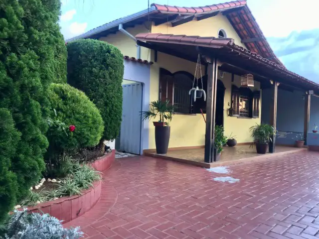 Foto 1 de Casa com 4 Quartos à venda, 350m² em Araguaia, Belo Horizonte