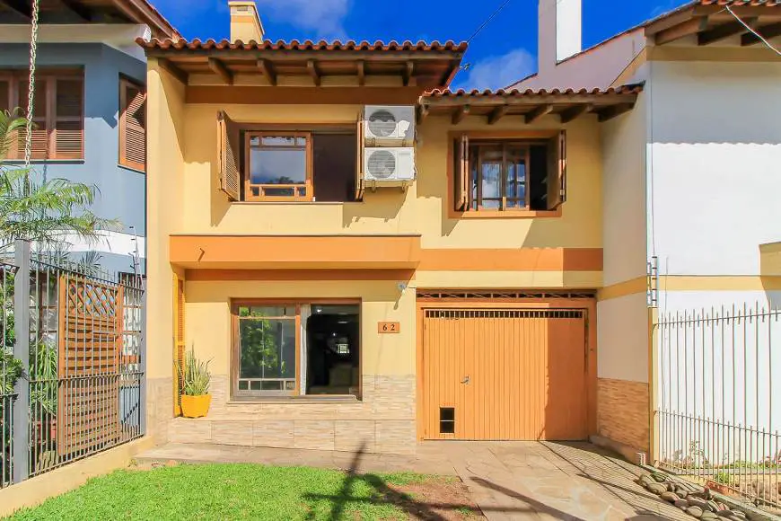 Foto 1 de Casa com 4 Quartos à venda, 188m² em Espiríto Santo, Porto Alegre