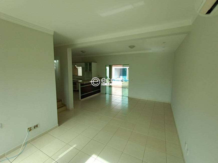 Foto 2 de Casa de Condomínio com 3 Quartos para alugar, 250m² em Aclimacao, Uberlândia
