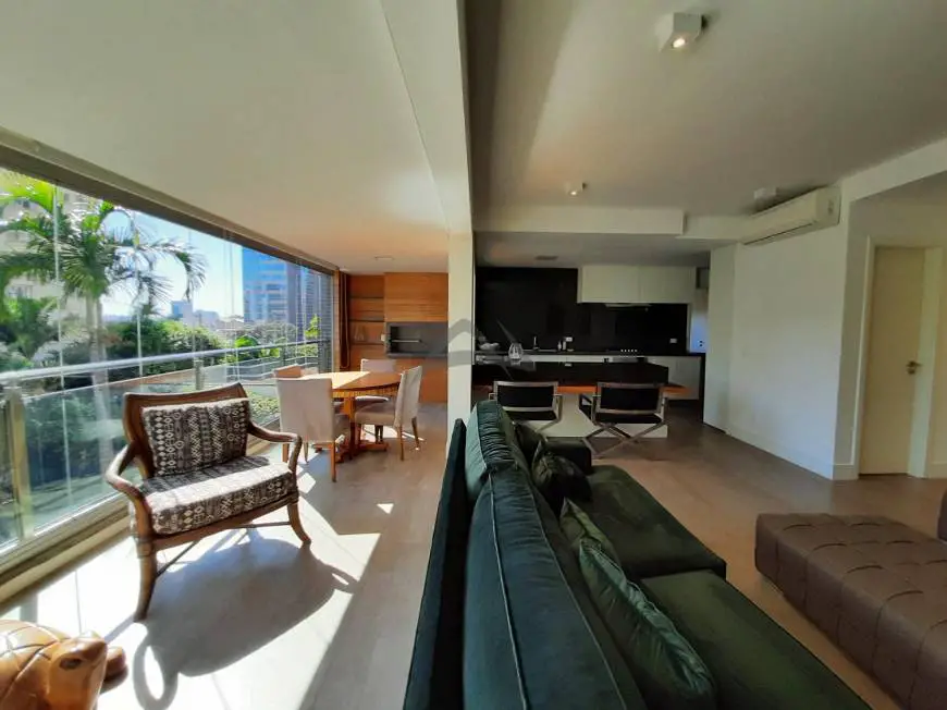 Foto 2 de Apartamento com 2 Quartos à venda, 136m² em Cambuí, Campinas