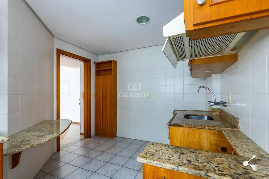 Foto 4 de Apartamento com 3 Quartos para alugar, 89m² em Azenha, Porto Alegre