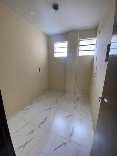 Foto 5 de Apartamento com 3 Quartos para alugar, 11m² em Califórnia, Belo Horizonte