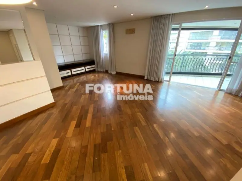 Foto 1 de Apartamento com 3 Quartos para alugar, 137m² em Vila Sao Francisco, São Paulo